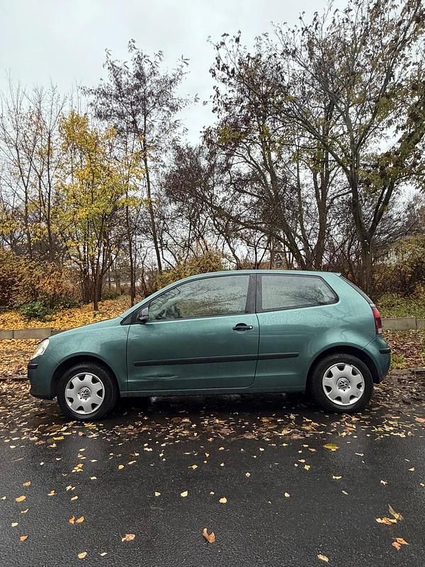 Usado VW Polo 54 HP (39 kW) 2006 Verde Citadino