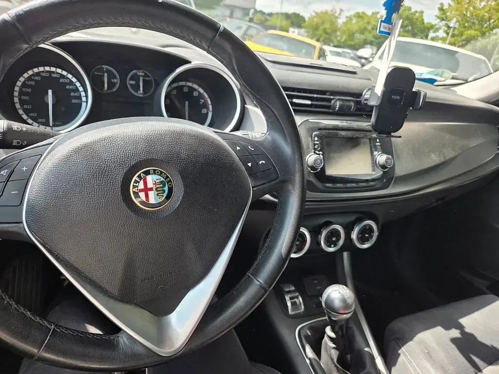Gebraucht Alfa Romeo Giulietta 120 PS (88 kW) 2015 Weiß Kleinwagen