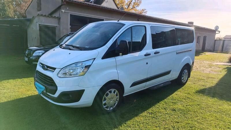 Weiß Gebraucht 2017 Ford Tourneo Van / Kleinbus | 25.000 € (Etwas zu teuer) - Bild 1/4