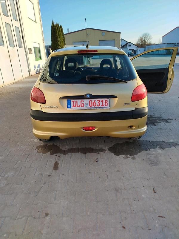 Gebraucht Peugeot 206 75 PS (55 kW) 2002 Gold Kleinwagen
