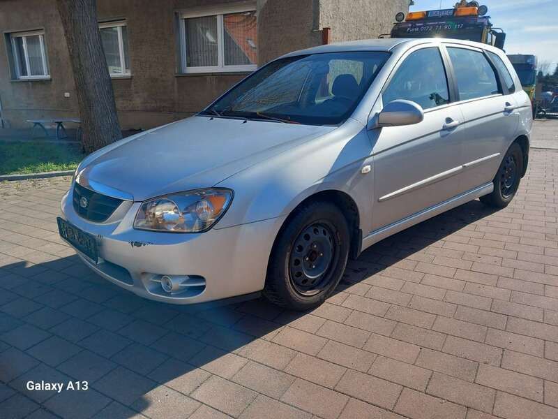 Silber Gebraucht 2005 Kia Cerato Limousine | 1.600 € (Fairer Preis) - Bild 1/4