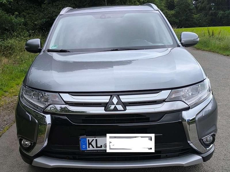 Grau Gebraucht 2016 Mitsubishi Outlander SUV | 12.800 € (Teuer) - Bild 1/4