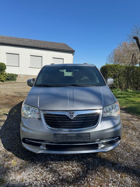 Gebraucht Lancia Voyager S 177 PS (130 kW) 2014 Silber Van / Kleinbus