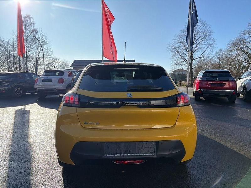Gebraucht Peugeot 208 Active 100 kW (136 PS) 2022 Gelb Kleinwagen