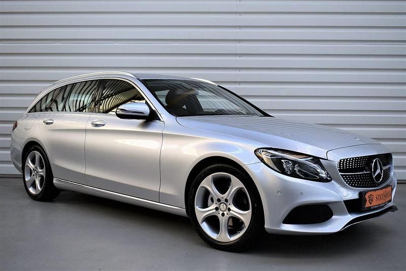 Silber Gebraucht 2016 Mercedes C180 Avantgarde Limousine | 20.990 € (Fairer Preis) - Bild 1/4