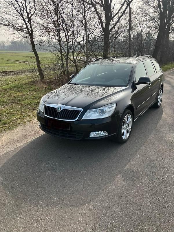 Gebraucht Skoda Octavia 140 PS (102 kW) 2011 Schwarz Kombi