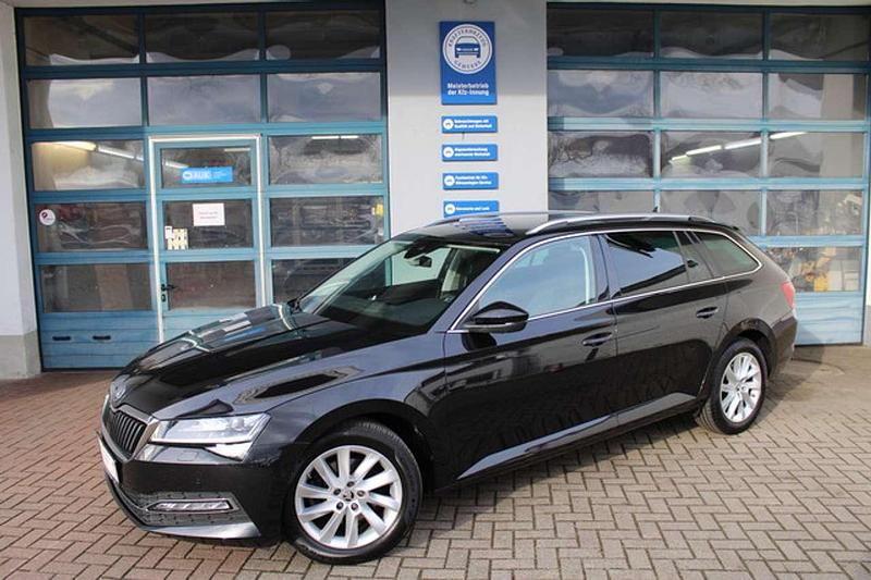 Schwarzmagic Gebraucht 2023 Skoda Superb Style Kombi | 34.780 € (Guter Preis) - Bild 1/4