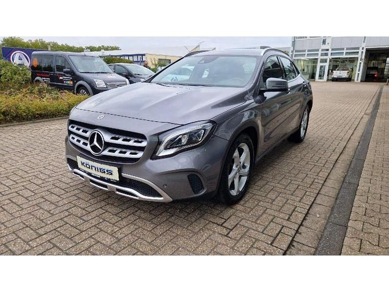 Mountaingrau Gebraucht 2019 Mercedes GLA180 SUV | 18.990 € (Fairer Preis) - Bild 1/4