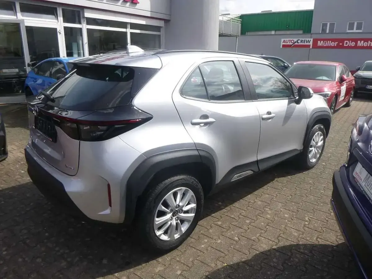 Gebraucht Toyota Yaris Cross Active 92 PS (67 kW) 2024 Silber SUV