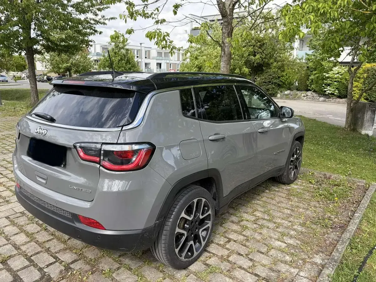 Usado Jeep Compass Limited 150 HP (110 kW) 2021 Cinzento SUV