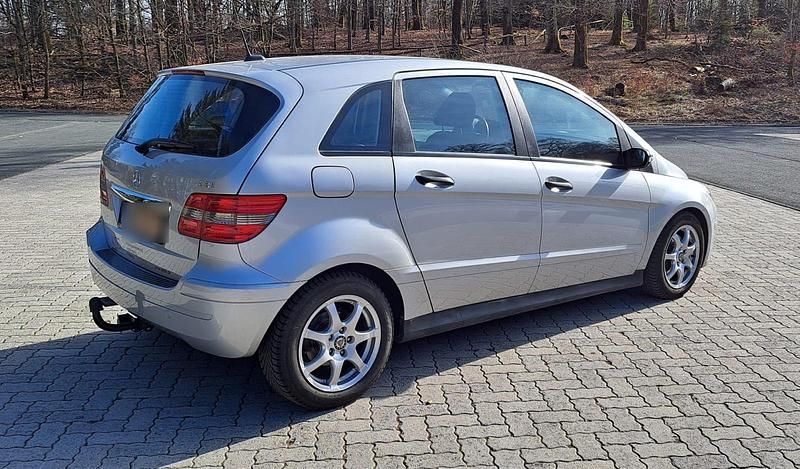 Gebraucht Mercedes B180 110 PS (80 kW) 2005 Grau Van / Kleinbus