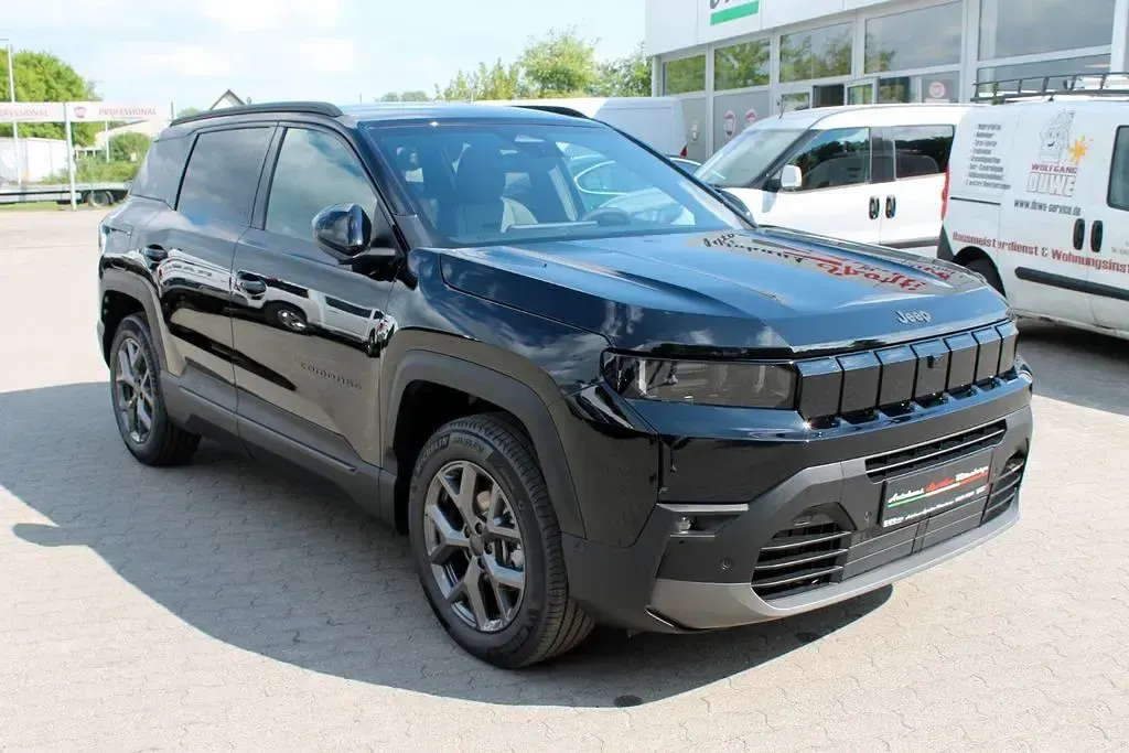 Uusi Jeep Compass 145 HP (106 kW) 2026 Musta Katumaasturi