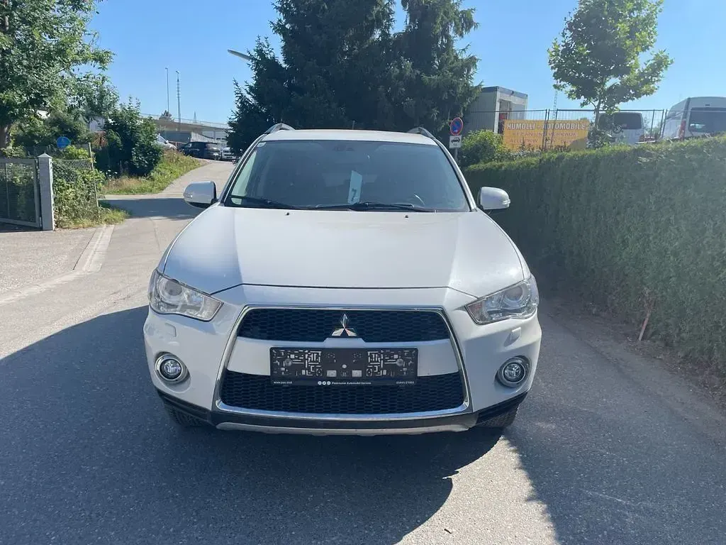 Gebraucht Mitsubishi Outlander 156 PS (114 kW) 2012 Weiß SUV