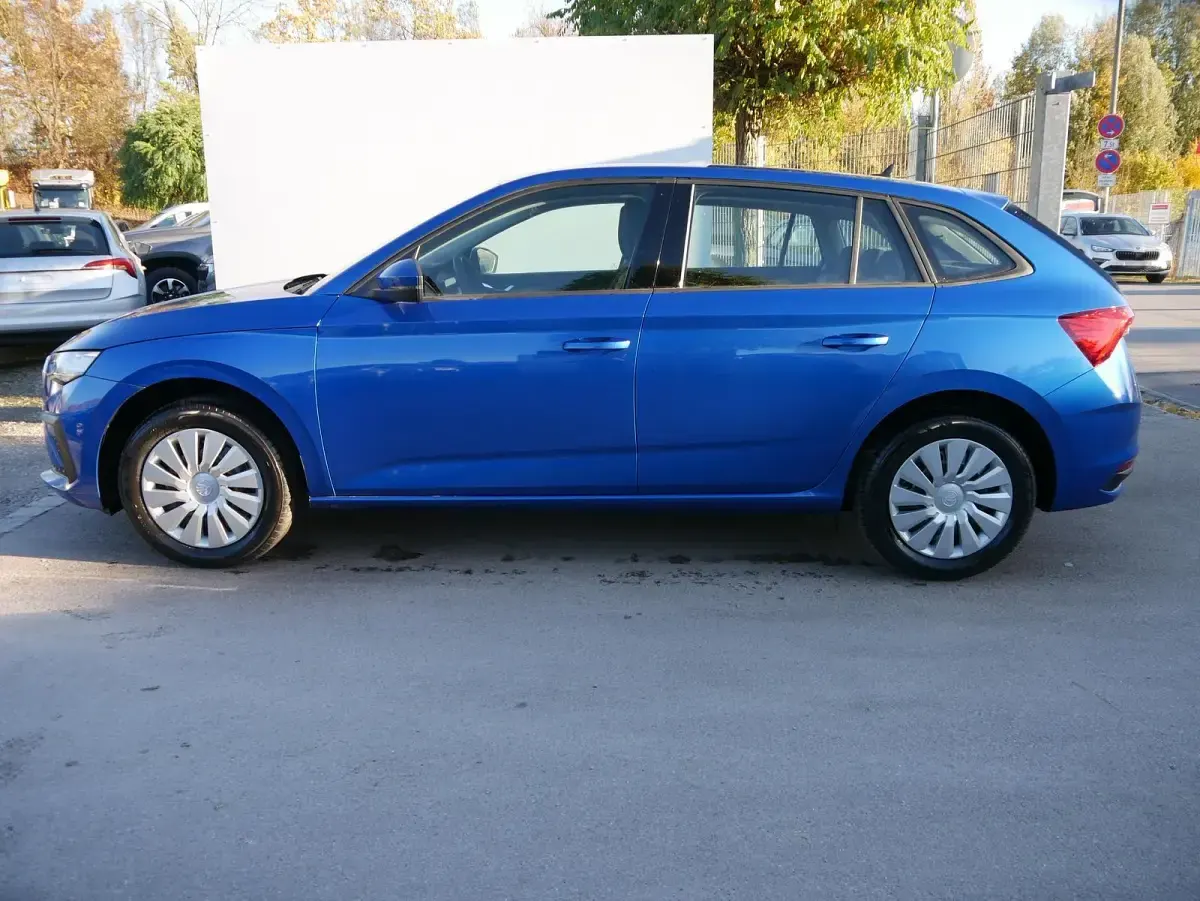 Neu Skoda Scala Selection 150 PS (110 kW) 2025 Raceblau metallic Kleinwagen