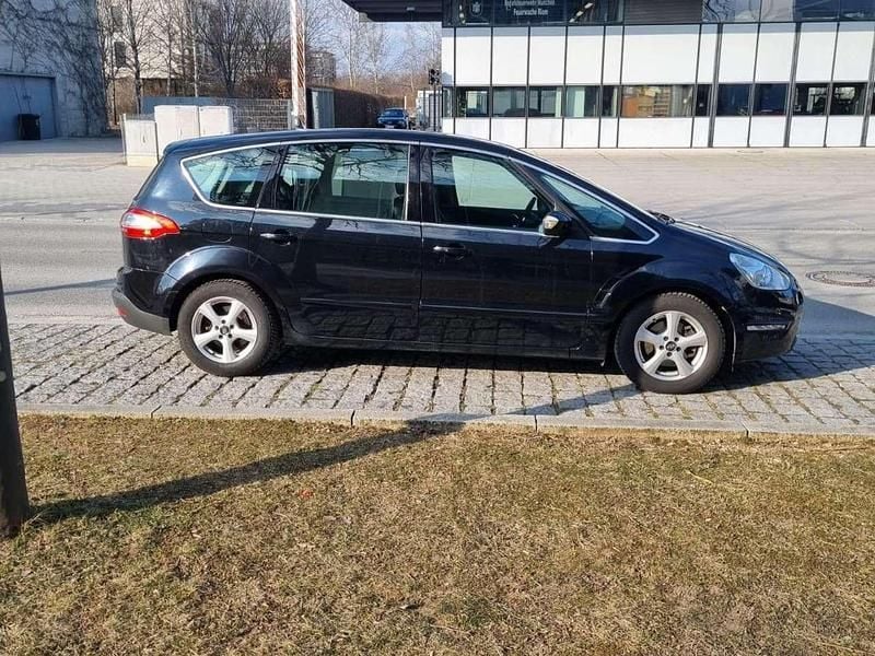 Schwarz Gebraucht 2010 Ford S-MAX Titanium Van / Kleinbus | 3.990 € (Etwas zu teuer) - Bild 1/4