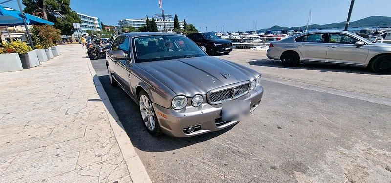 Gebraucht Jaguar XJ 298 PS (219 kW) 2010 Grau Limousine