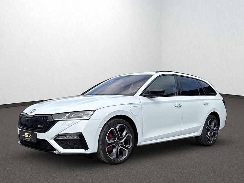 Moonweiss metallic Gebraucht 2023 Skoda Octavia Kombi | 33.950 € (Teuer) - Bild 1/4
