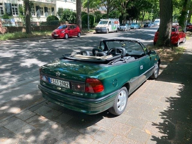 Grün Gebraucht 1999 Opel Astra Cabriolet Edition Cabrio | 699 € - Bild 1/4