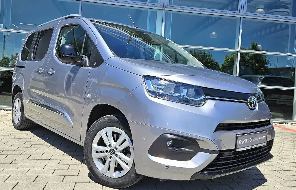 Gebraucht Toyota Proace Verso City 131 PS (96 kW) 2022 Bismutsilber metallic Kombi