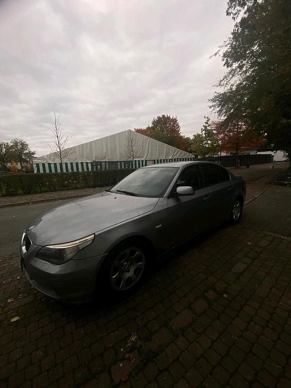 Grau Gebraucht 2004 BMW 525 Limousine | 3.600 € (Guter Preis) - Bild 1/4