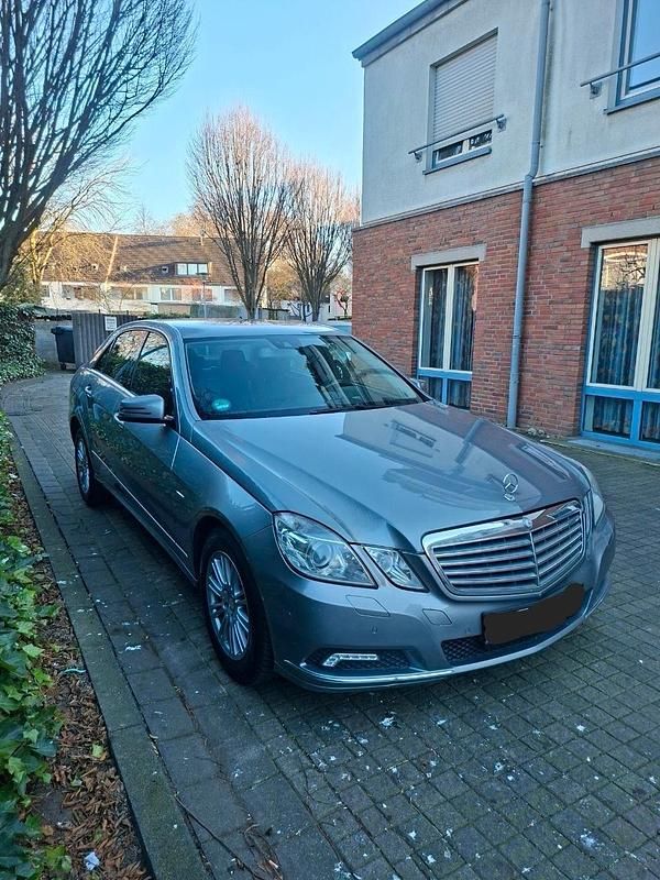 Gebraucht Mercedes E250 204 PS (150 kW) 2009 Grau Limousine