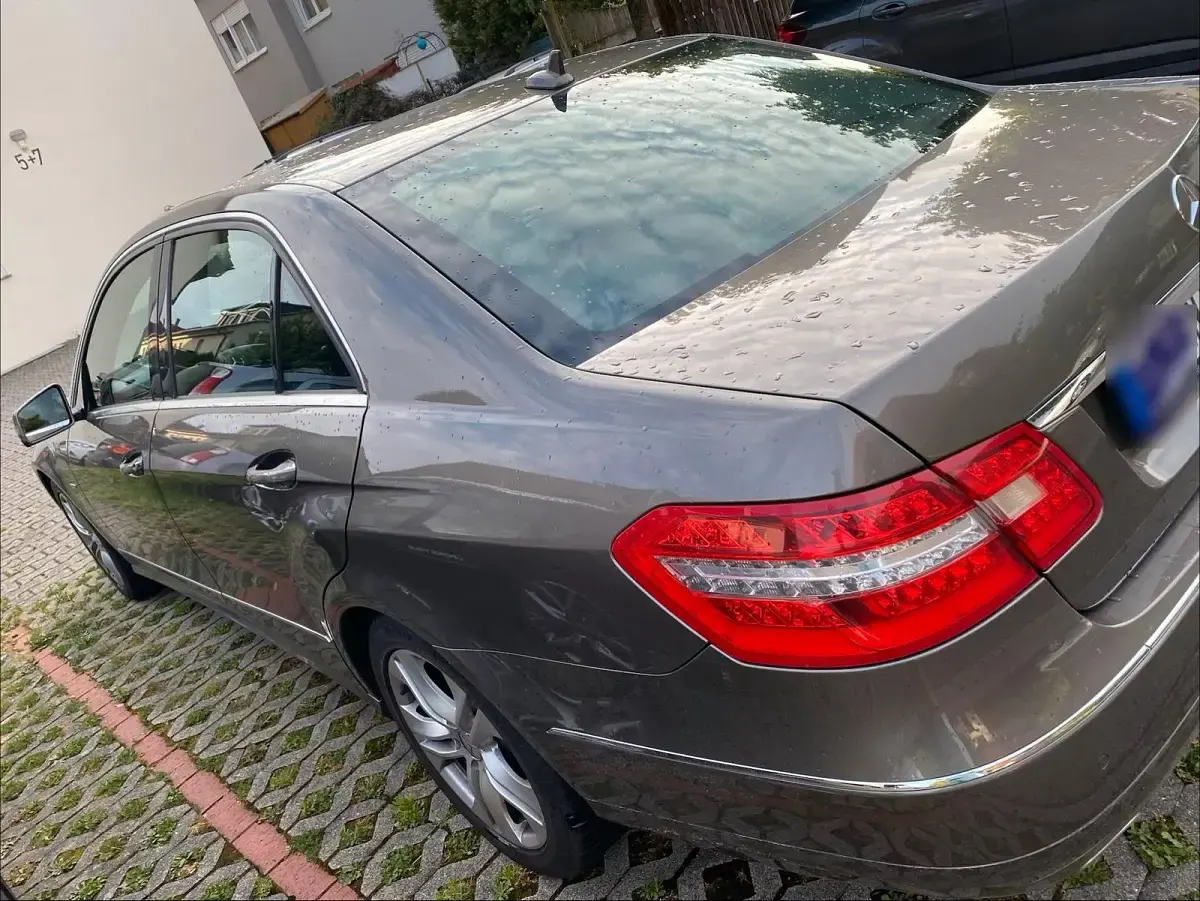 Gebraucht Mercedes E300 Avantgarde 204 PS (150 kW) 2010 Grau Limousine