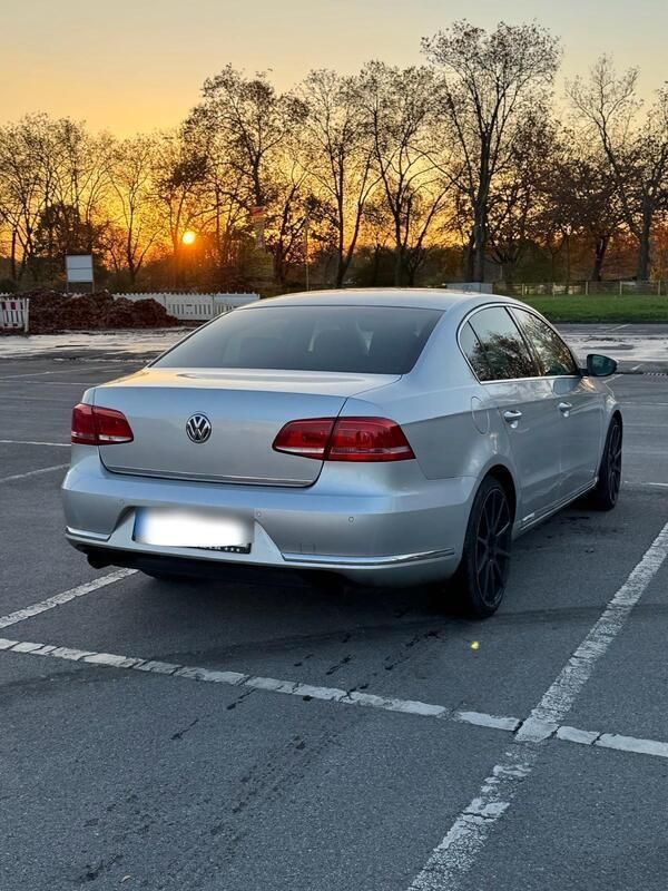 Silber Gebraucht 2011 VW Passat R Limousine | 8.000 € (Guter Preis) - Bild 1/4