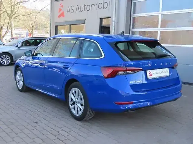 Gebraucht Skoda Octavia First Edition 150 PS (110 kW) 2020 Modra energy/energy blue Kombi