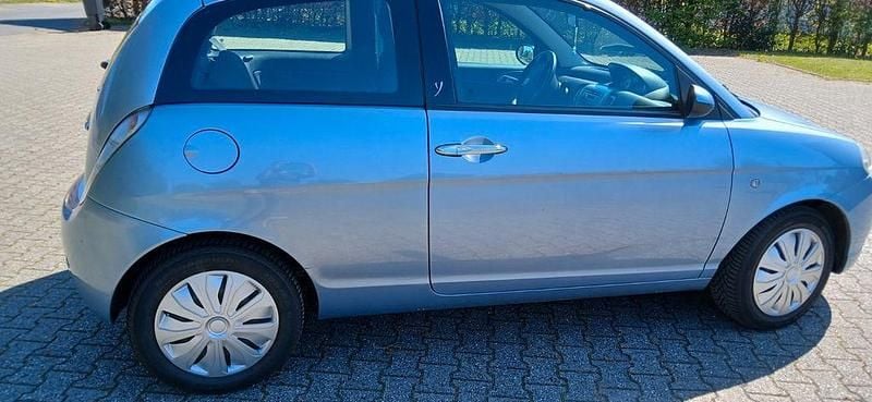 Second-hand Lancia Ypsilon 60 CP (44 kW) 2009 Albastru Hatchback