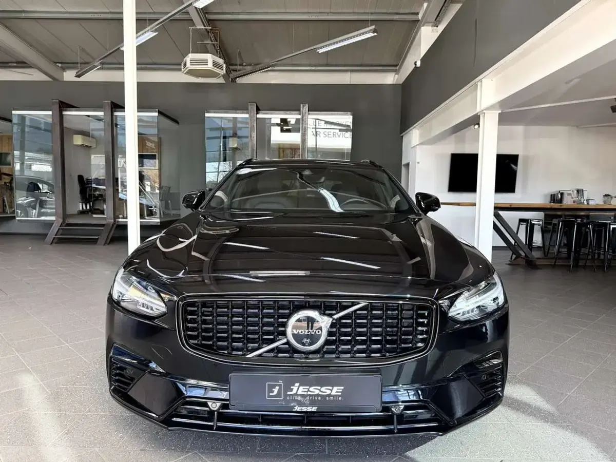 Gebraucht Volvo V90 R-Design 341 PS (250 kW) 2021 Onyx black / metallic (metallic) Kombi