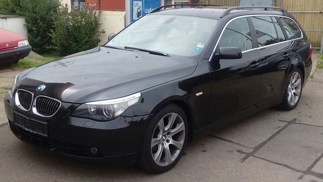 Schwarz metallic Gebraucht 2010 BMW 530 Kombi | 6.000 € (Fairer Preis) - Bild 1/4