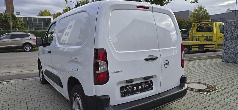 Gebraucht Opel Combo 102 PS (75 kW) 2023 Weiß Van / Kleinbus