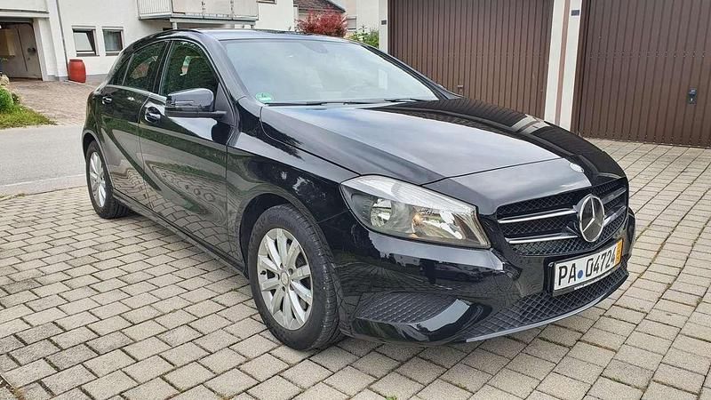 Gebraucht Mercedes 180 122 PS (89 kW) 2014 Schwarz Limousine
