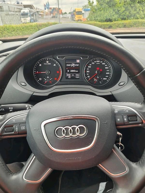 Grau Gebraucht 2013 Audi Q3 SUV | 12.000 € (Fairer Preis) - Bild 1/4