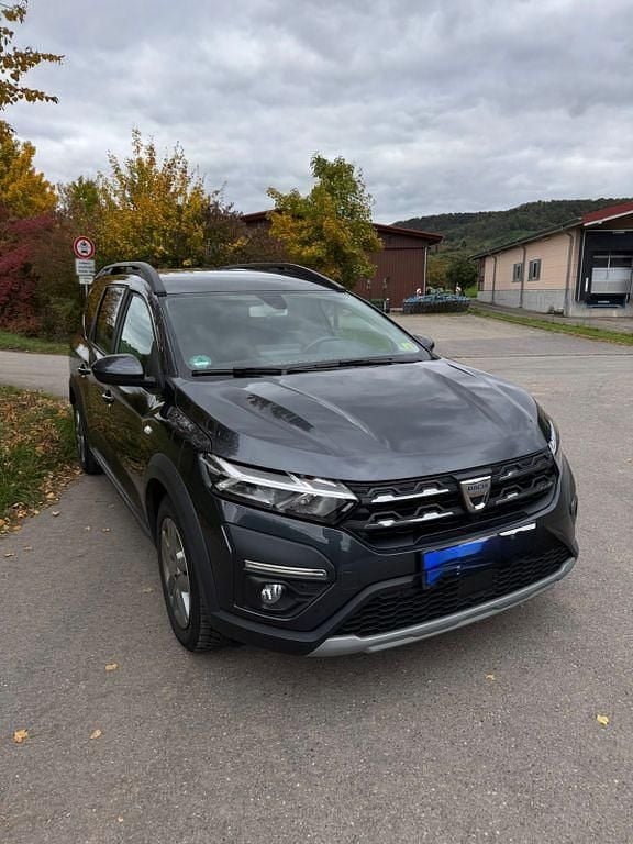 Grau Gebraucht 2022 Dacia Jogger Van / Kleinbus | 13.999 € (Superpreis) - Bild 1/4