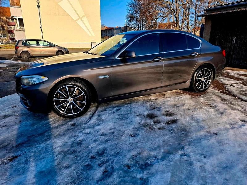 Gebraucht BMW 530 245 PS (180 kW) 2011 Braun Limousine
