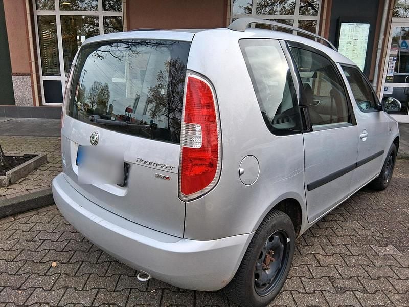 Silber Gebraucht 2009 Skoda Roomster Van / Kleinbus | 2.000 € (Guter Preis) - Bild 1/4