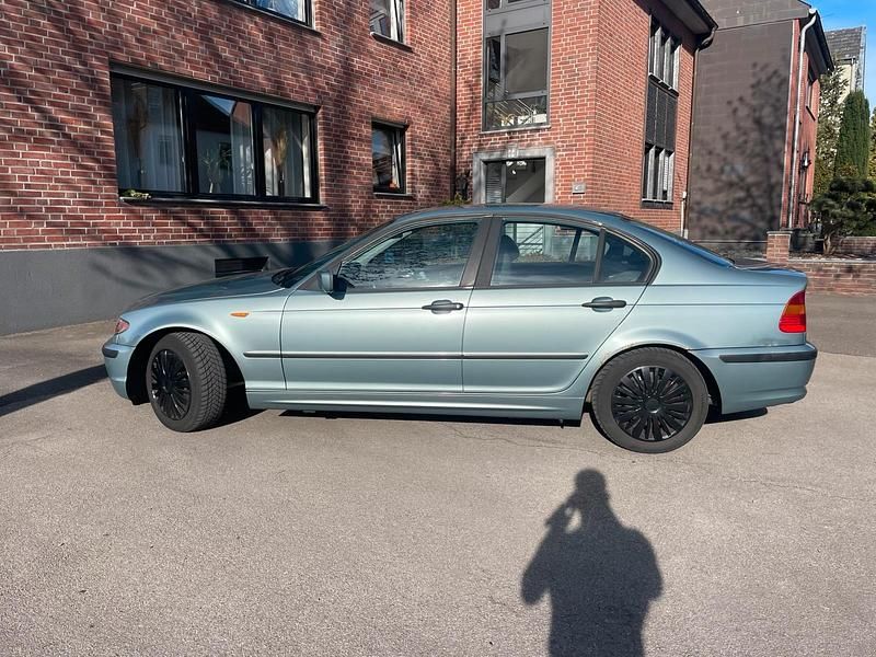 Second-hand BMW 320 150 CP (110 kW) 2004 Andere farben Berlinǎ