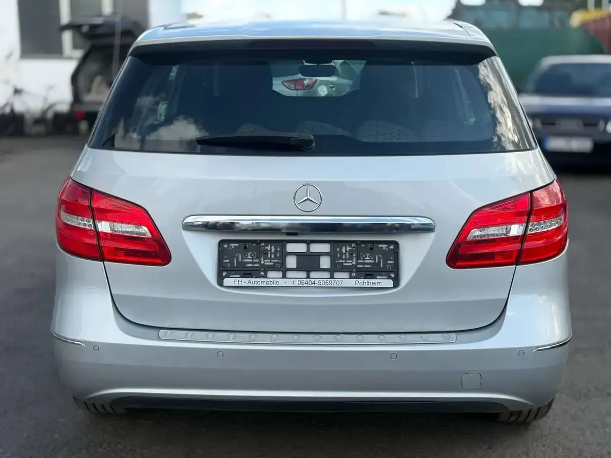 Gebraucht Mercedes B200 136 PS (100 kW) 2012 Polarsilber  metalliclack Kleinwagen