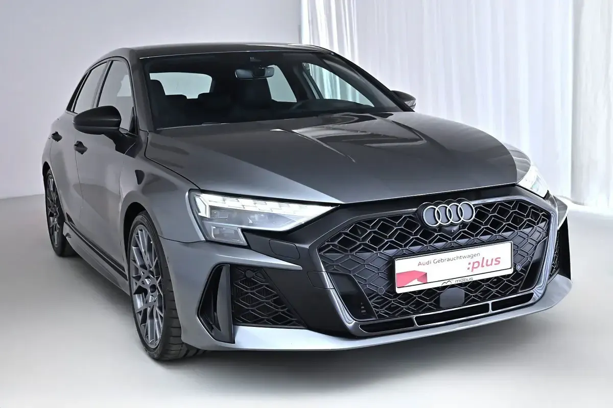 Gebraucht Audi RS3 Sportback Ambiente 400 PS (294 kW) 2025 Daytonagrau perleffekt Kleinwagen