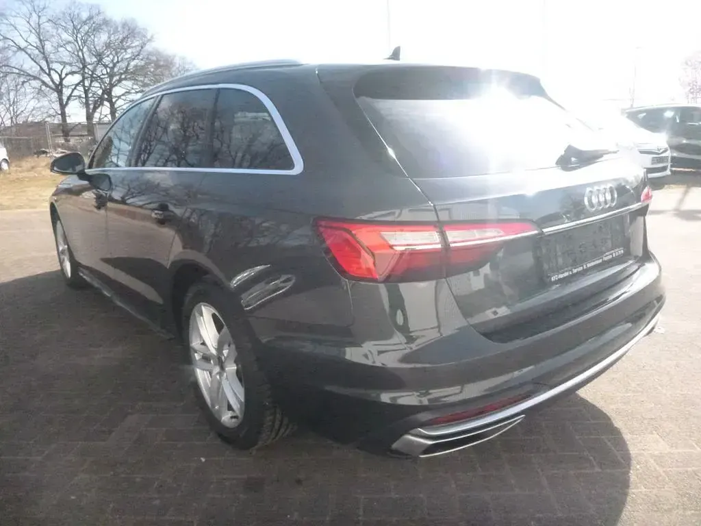 Gebraucht Audi A4 Advanced 150 PS (110 kW) 2023 Grau Kombi