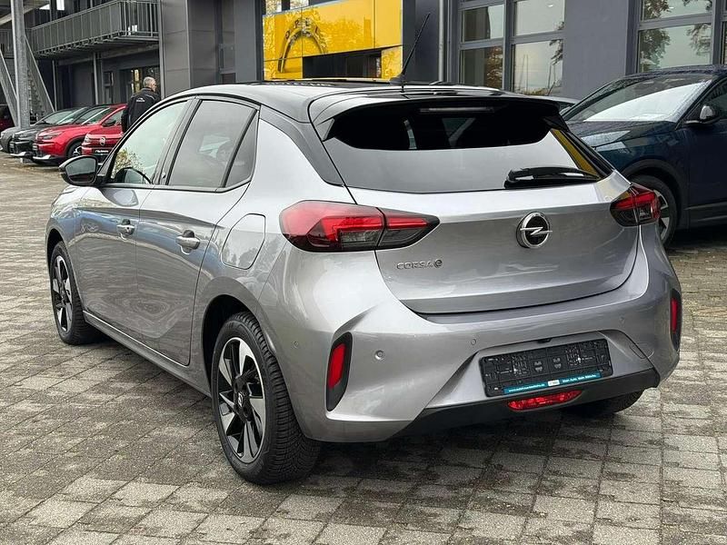 Gebraucht Opel Corsa-e 100 kW (136 PS) 2022 Kontrast grau/quarz silber Kleinwagen