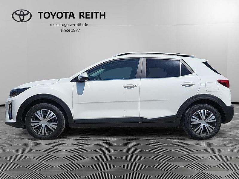 Gebraucht Kia Stonic Vision 101 PS (74 kW) 2023 Weiß ((ud) clear white s) SUV