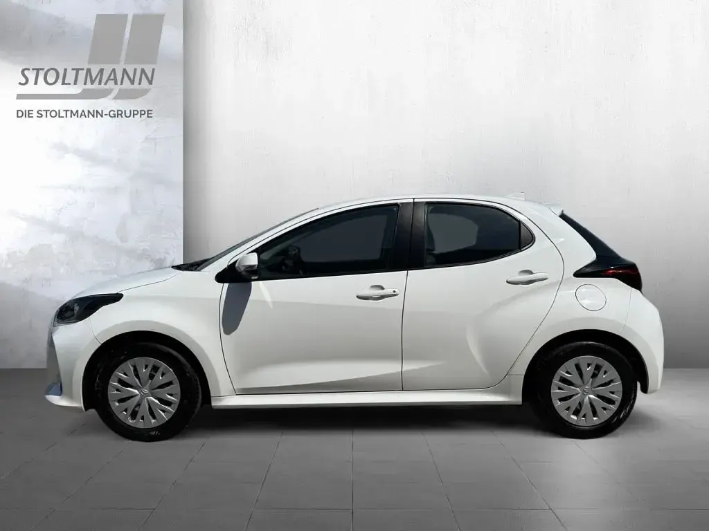 Gebraucht Toyota Yaris Hybrid 116 PS (85 kW) 2023 Weiß Limousine