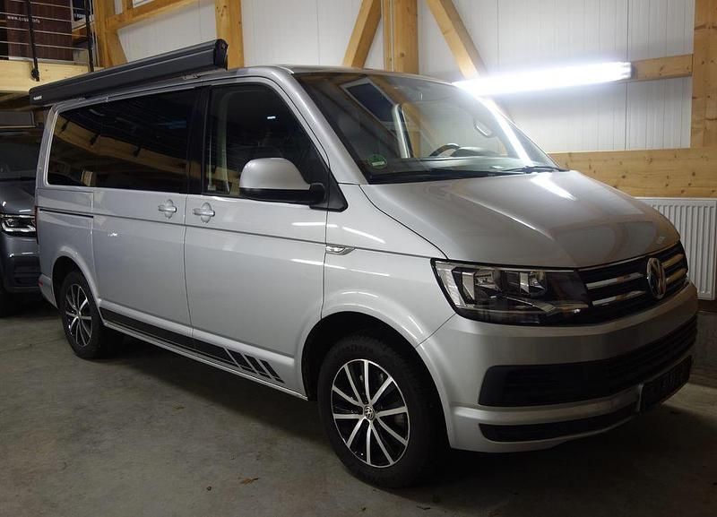 Silber Gebraucht 2018 VW Caravelle Van / Kleinbus | 29.980 € (Fairer Preis) - Bild 1/4