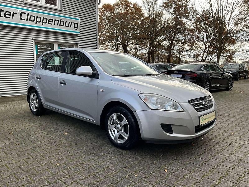 Grau Gebraucht 2009 Kia Ceed Basis Kleinwagen | 1.450 € (Fairer Preis) - Bild 1/4