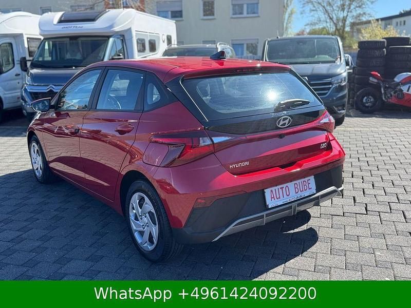 Neu Hyundai i20 Select 79 PS (58 kW) 2025 Rot Kleinwagen