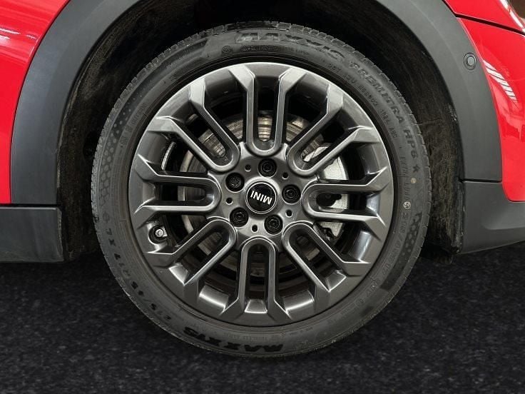 Second-hand Mini Cooper 114 kW (156 CP) 2025 Roșu Hatchback