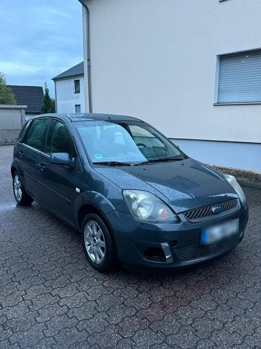 Gebraucht Ford Fiesta 69 PS (50 kW) 2007 Grau Kleinwagen
