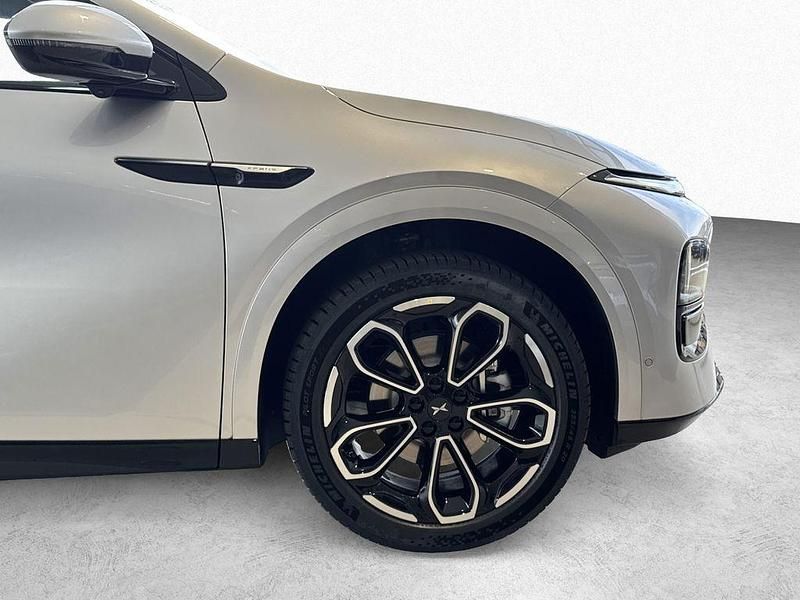 Neu XPENG G6 RWD Long Range 217 kW (296 PS) 2026 Silber SUV